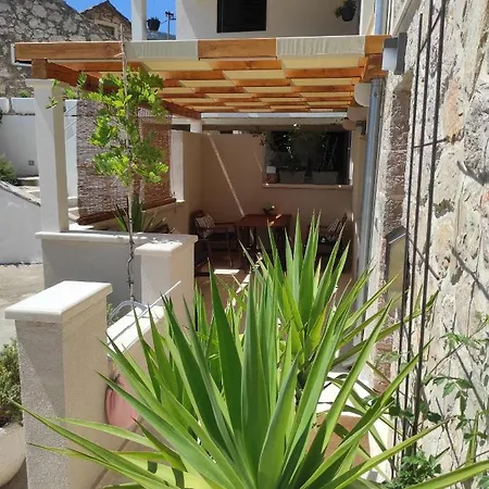 Stone House, Svirce, Hvar