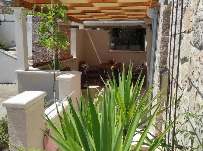 Stone House, Svirce, Hvar